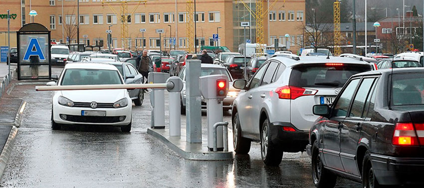 Parkeringsplats vid sjukhus i Link&ouml;ping