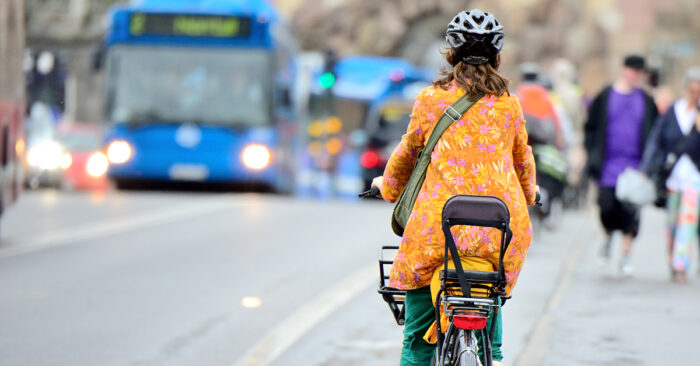 cyklist kvinna barnsadel