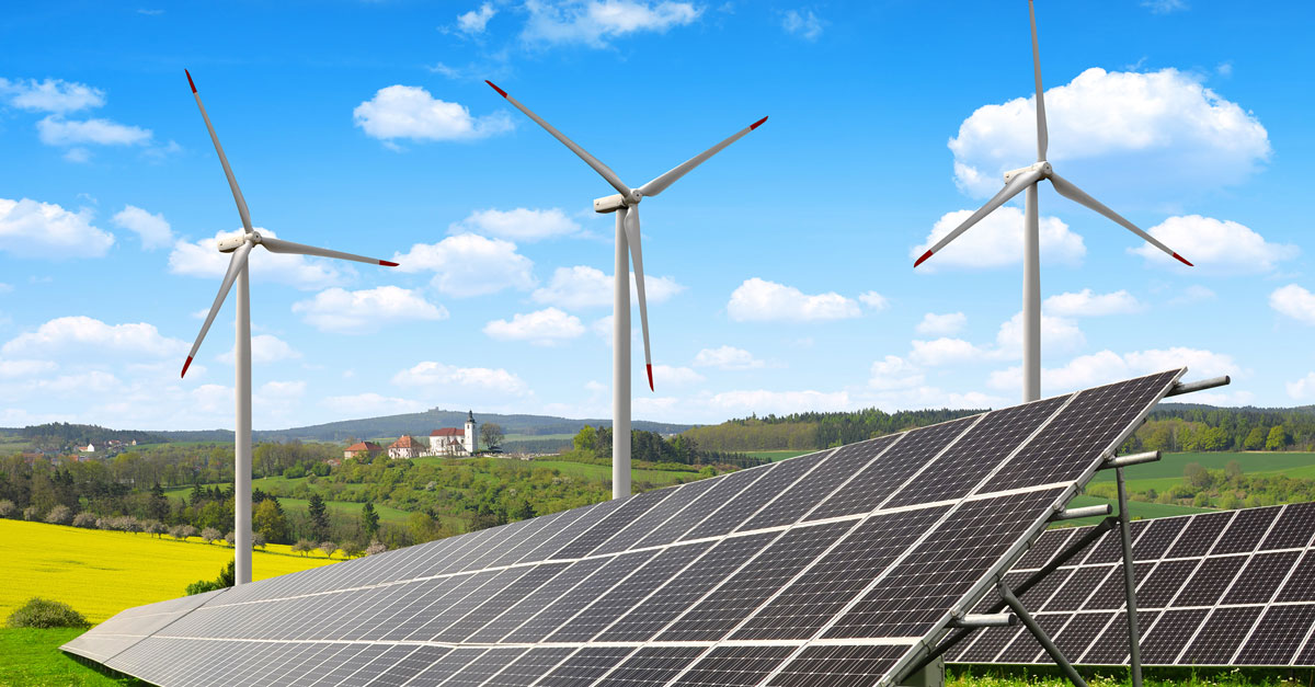 vindkraftverk och solpaneler, podd om klimatm&aring;len