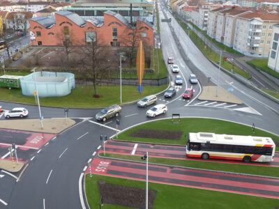 Prioriterad busstrafik i Museirondellen i J&ouml;nk&ouml;ping. Foto: PG Andersson